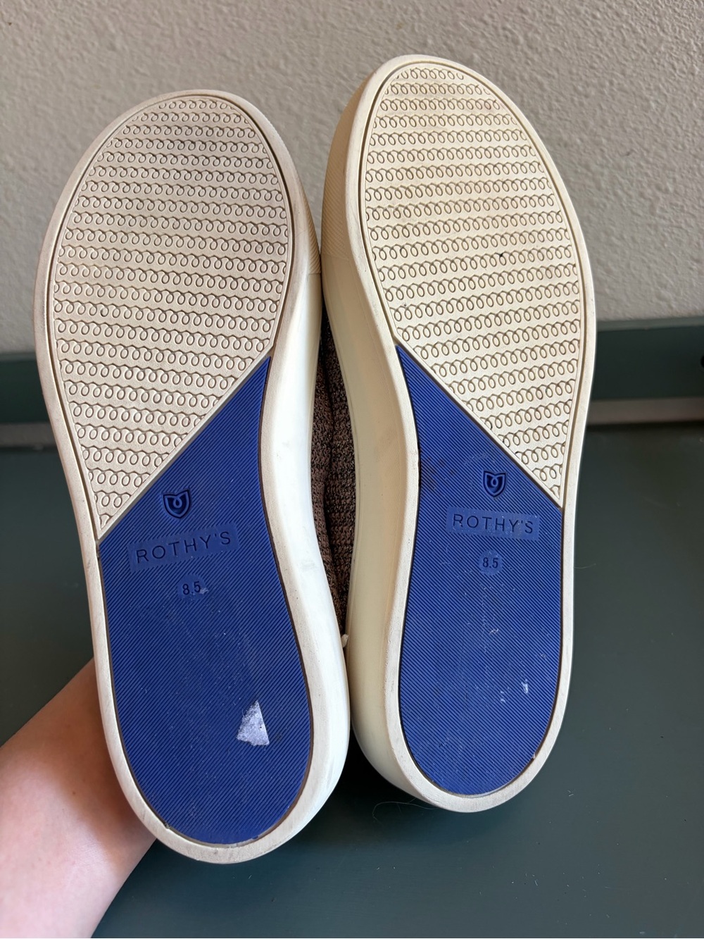 Rothys The Original Slip On Sneakers in Stardust Metallic size 8.5 - Picture 7 of 9